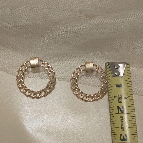 Chain Circle Earrings! - Picture 3 of 5